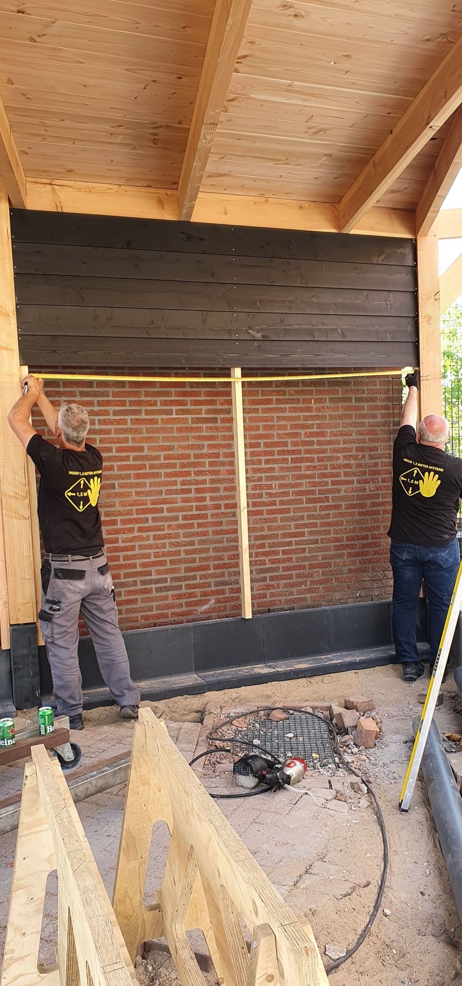 Buitenwand bekleden met zwart hout