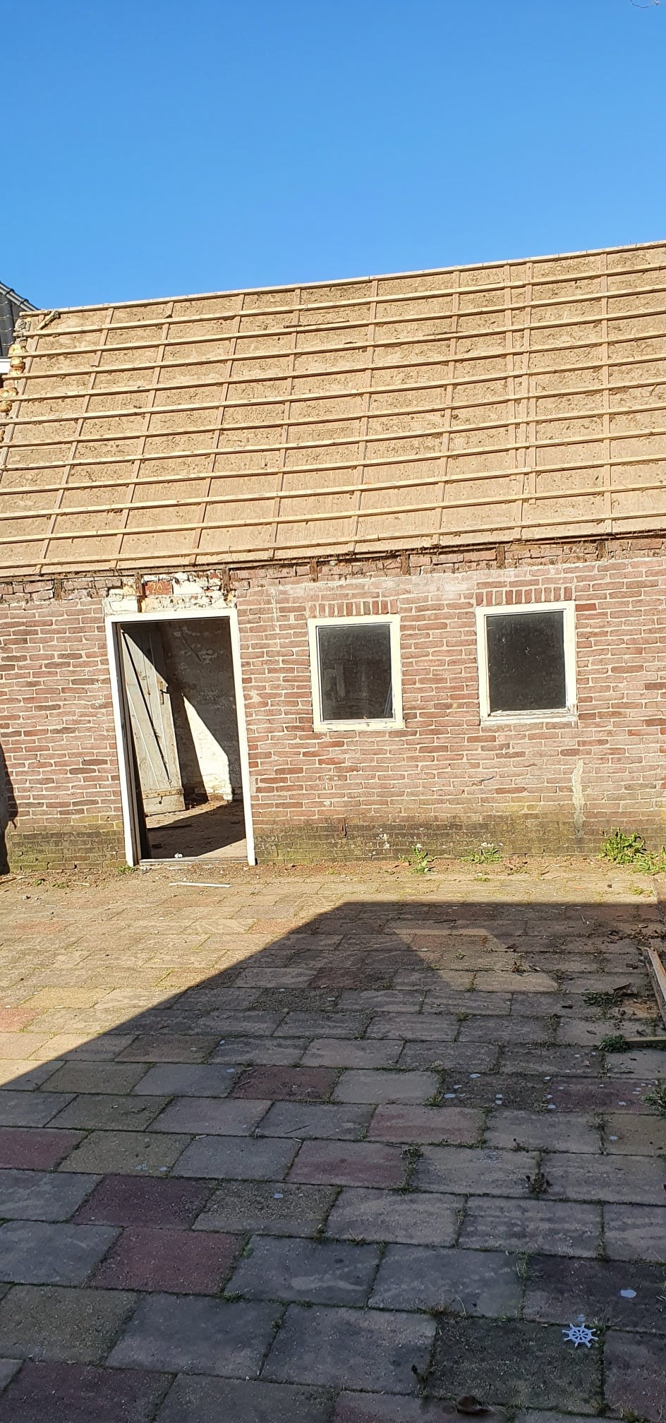 Renovatie oude schuur – dakconstructie gestript
